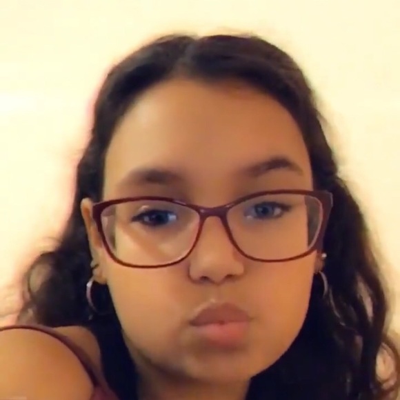 Meet your Posher, Melissa - Picture 1 of 2